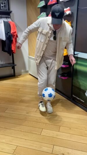 Artem Milevskyi Instagram - Kupil novie pedali⚽️🤨