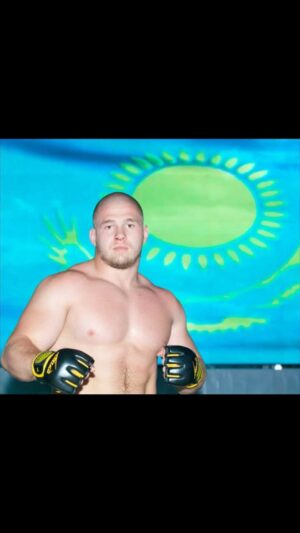 Artem Reznikov Instagram - Всех с Наступающим Новым Годом! 2021 единственный год, когда я не провёл ни одного поединка, пришлось вставить фотку с турнира по грепплингу!) Каждый год я бился  минимум три раза, даже в 2020 год карантина сумел провести 2 боя поединка. Может оно и к лучшему что получись отдохнуть морально, обдумать многое и 2022 будем возвращаться с новыми силами ✊🏻🔥