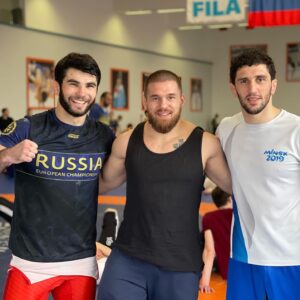 Artem Reznikov Instagram - Первый этап подготовки к бою начался 💪🏻! @withallmight86 @zaurbek_sidakov @team_khaliev_official_ @tigersarnavskiy @andrei_valiev_15 @kardanov_ermak @max_divnich @vladislav_valiev