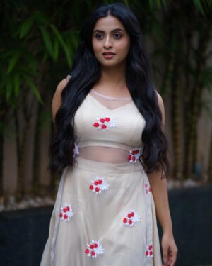 Arthana Binu Instagram - Costume and styling : @ajs_attires @aj_aswathyjayakumar 
MUAH: @jo_makeup_artist 
Assistant MUAH: @akkusaneesh333 
Photography: @abishek_ps 
Assistant photographer: @anarghs_dop