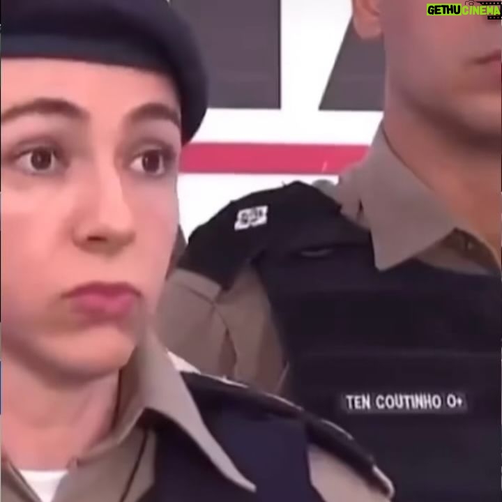 Arthur Morisson - 19K Likes - Nossa, @cesartralli , que emocionante esse relato!
Só faltou a musiquinha triste do Chaves para eu me debulhar em lÔgrimas!
Quem diria que as saidinhas são apenas para que criminosos visitem suas mamães, né?
Que bom que nosso presidente se preocupa ācom a famĆliaā dos presos.
Agora, quem se preocupa com as famĆlias de pessoas honestas, vĆtimas dos criminosos que sĆ£o liberados nas ruas?
Quem se preocupa com a mãe daquele policial que levou uma bala na cabeça de um detento beneficiado?
Como fica o psicológico dessa menina menor ao ser violentada por um animal que deveria estar preso cumprindo pena?
Qual a mãe que vai receber visita de natal do filho morto por um vagabundo solto pela justiça?
Desde quando presĆdio virou colĆ“nia de fĆ©rias?
Isso jĆ” deixou de ser jornalismo hĆ” muito tempo. VocĆŖs sĆ£o uma vergonha para quem trabalha honestamente neste paĆs.
Se alguĆ©m ainda tem dĆŗvidas de como Ć© imprescindĆvel acabarmos com as saidinhas temporĆ”rias, algo que só existe nessa pocilga chamada Brasil, assistam ao podcast Conversa Paralela que gravei com o secretĆ”rio de seguranƧa pĆŗblica de SP e relator do projeto, @guilhermederrite , para que nĆ£o restem mais dĆŗvidas do que estĆ” em jogo.
Quanto mais pessoas se indignarem contra esse absurdo, mais barulho faremos. Compartilhe!