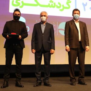Artin Shahvaran Instagram - مراسم تجليل از برترين برندهاى گردشگرى جزيره كيش و دريافت لوح تقدير از معاون گردشگرى سازمان منطقه آزاد كيش دكتر خسرو نشان  براى تهيه كنندگى پازل شو 
#artinshahvaran
