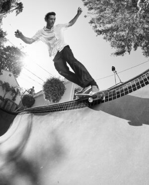 Arto Saari Instagram - Toward the end of my skate career I got obsessed about skating pools even though I had no idea how to ride a em.
I was lucky enough to have some of the best guys to show me how it’s done.This was from a session with @lancemountain @zakramiller @owlcat #bluetileobsession🐠 
#LanceMountainPhoto 🙌🙏 #pooltown BTW photo exhibition coming up May18th @aalto2museum