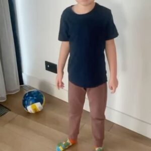 Artur Lohai Instagram - 4 квітня моєму старшому сину, Герману буде вже 7 років.

Якщо чесно, я для нього не найкращий тато (якось підберу слова і розповім вам усю історію) 💔

Цей рік був не найкращим для усієї нашої родини: 

- Ми жодного разу не зустрічалися усі разом. 

- В нас немає жодноі спільної фотки, жодного спільного спогаду.

- Ми не гралися в боротьбу з синами, не їли улюблені пельмені зі шпинатом, не бігали один за одним в масках Людини-Павука. 

- Ми не обіймалися. 

Так, ми залишаємося на зв’язку, але..

У цей не найкращий час, ми знайшли для Германа, без перебільшення, найкращу школу. 

Школа, яка завжди на боці дитини, школа яка про контакт з дітьми і з внутрішнім я, про вільну англійську, про можливості бути ким хочеш, школа про майбутнє. 

Найбажаніша та найпотрібніша школа!
Знаєте чому? Коли Герман відчибучить якусь страшну шкоду, мама каже йому: «ну, все ясно, значить в школу не підеш» і це найстрашніша кара — не піти на онлайн уроки в @worldschool.ua ❤️‍🔥

Уявляєте таке?) 

Герману скоро 7. 
Люблю ♥️