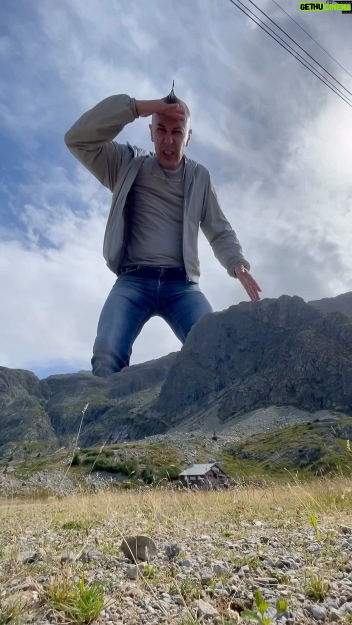 Arturo Brachetti - 876 Likes - A Oz (provincia di Grenoble) il mago c’è! È @lucabono_official che mi ha fatto questo video!👏🏻👏🏻👏🏻
#arturobrachetti #quickchangeartist #grenoble #magodioz