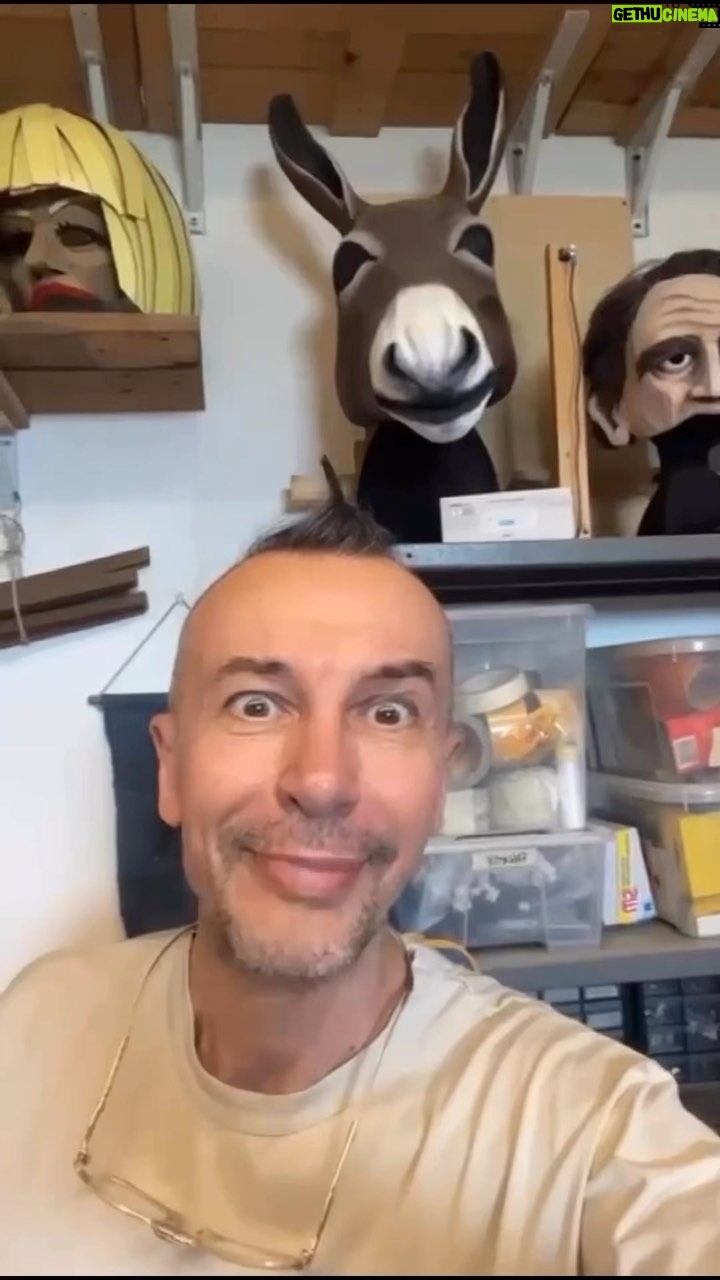 Arturo Brachetti - 744 Likes - Continuano i preparativi per i costumi di Cabaret The musical! 🎭
Oggi dalla mia amica @robbit.bia 🤩