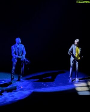 Arturo Brachetti Instagram - #SOLO atterra in Spagna ❤️💛
Muchas gracias amigos españoles y @teatrevictoria, estoy encantado de estar aquí! 

Barcellona, da oggi fino al 9 giugno 👉🏻 link in bio!
#arturobrachetti #SOLOBrachetti #quickchangeartist #SOLOEspana