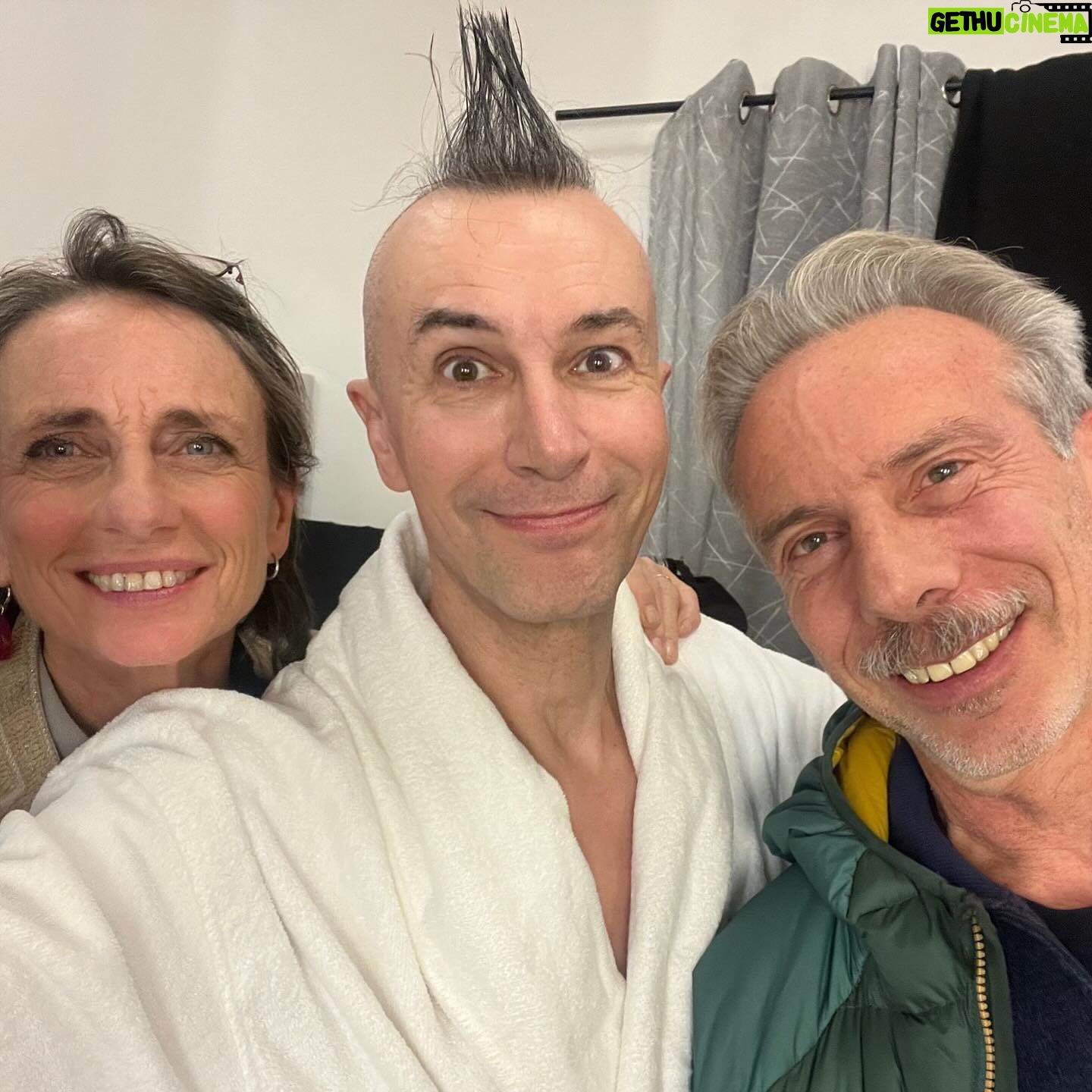 Arturo Brachetti - 1.5K Likes - Che bella sorpresa! 😍😍 Al Teatro Nazionale di Milano, @giovanni.storti.ufficiale e la moglie sono venuti a vedermi a @cabaret_ilmusical ❤️❤️
#arturobrachetti #cabaret