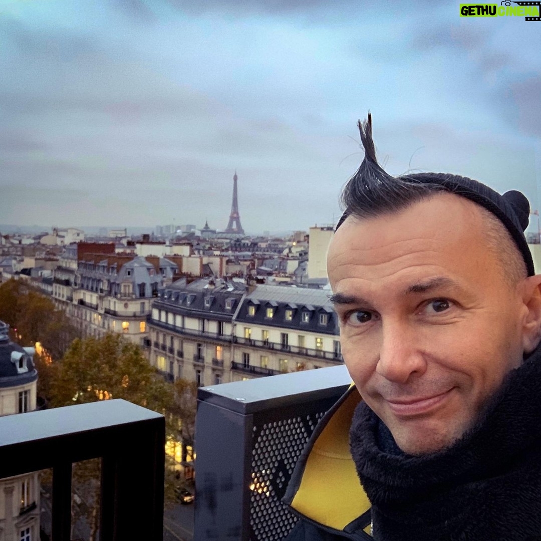 Arturo Brachetti - 1.7K Likes - Prima delle tappe a Saint Maurice e Ginevra, un piccolo break nella mia Parigi 😍 Anche voi avete un posto del cuore?