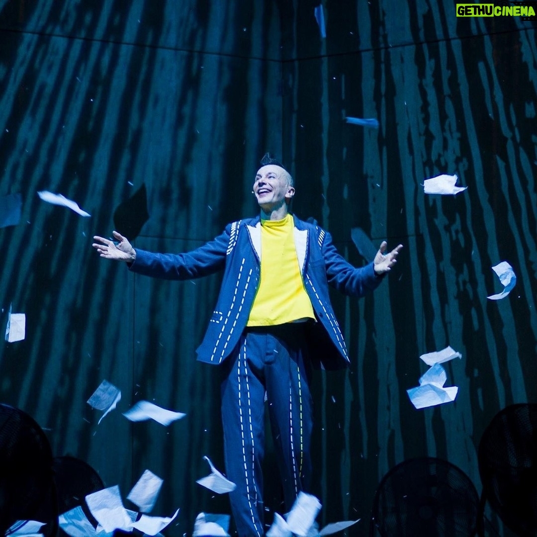 Arturo Brachetti - 1.7K Likes - Pronti per iniziare a sognare? É tornato SOLO, con 60 cambi e tanta tanta magia! ✨
Ci vediamo in teatro, clicca sul link in bio per i biglietti 🎟️🎟️🎟️
🇬🇧 Ready to start dreaming? SOLO is back, with more than 60 quick-change characters and lots and lots of magic! ✨
See you at the theater, click the link in bio for tickets 🎟️🎟️🎟️
#arturobrachetti #thelegendofquickchange
#SOLO #quickchange #theatre #comingback