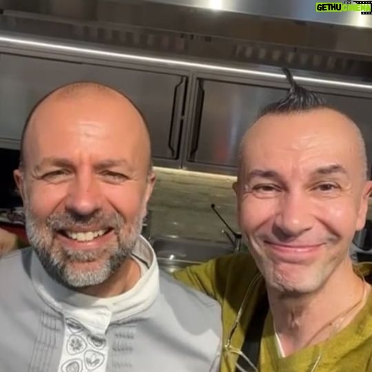 Arturo Brachetti - 679 Likes - Ho ritrovato l’amico pasticcere maestro alchimista del gusto @luca_montersino ! Che tentazioni!!!!🤪🤪🤪
#arturobrachetti #lucamontersino #dolcitentazioni