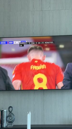 Arturo Sandoval Instagram - Watching Spain vs England.
Eurocopa, final.
I have 100% Spanish blood, of course, I bet on Spain.
2 minutes to go 2-1.
España Campeones!!!