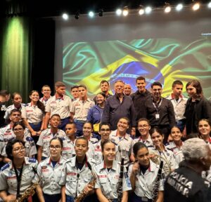 Arturo Sandoval Instagram - This morning the Brazilian Army and the Military Police offered me a tribute in Brasilia, Brazil.
I'm very grateful for such an important honor.