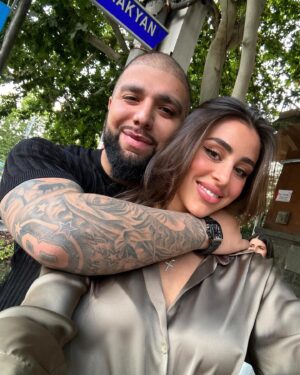 Artyom Kacharyan Instagram - Столько тёплых слов🫶Всё классно,но вот объяснить пацану на втором фото на кого он похож думаю невозможно😅 даже при всём МОЁМ желании там всё 50 на 50⚖️😂