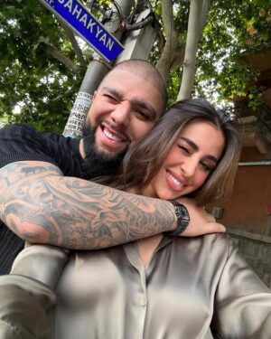 Artyom Kacharyan Instagram - Столько тёплых слов🫶Всё классно,но вот объяснить пацану на втором фото на кого он похож думаю невозможно😅 даже при всём МОЁМ желании там всё 50 на 50⚖️😂