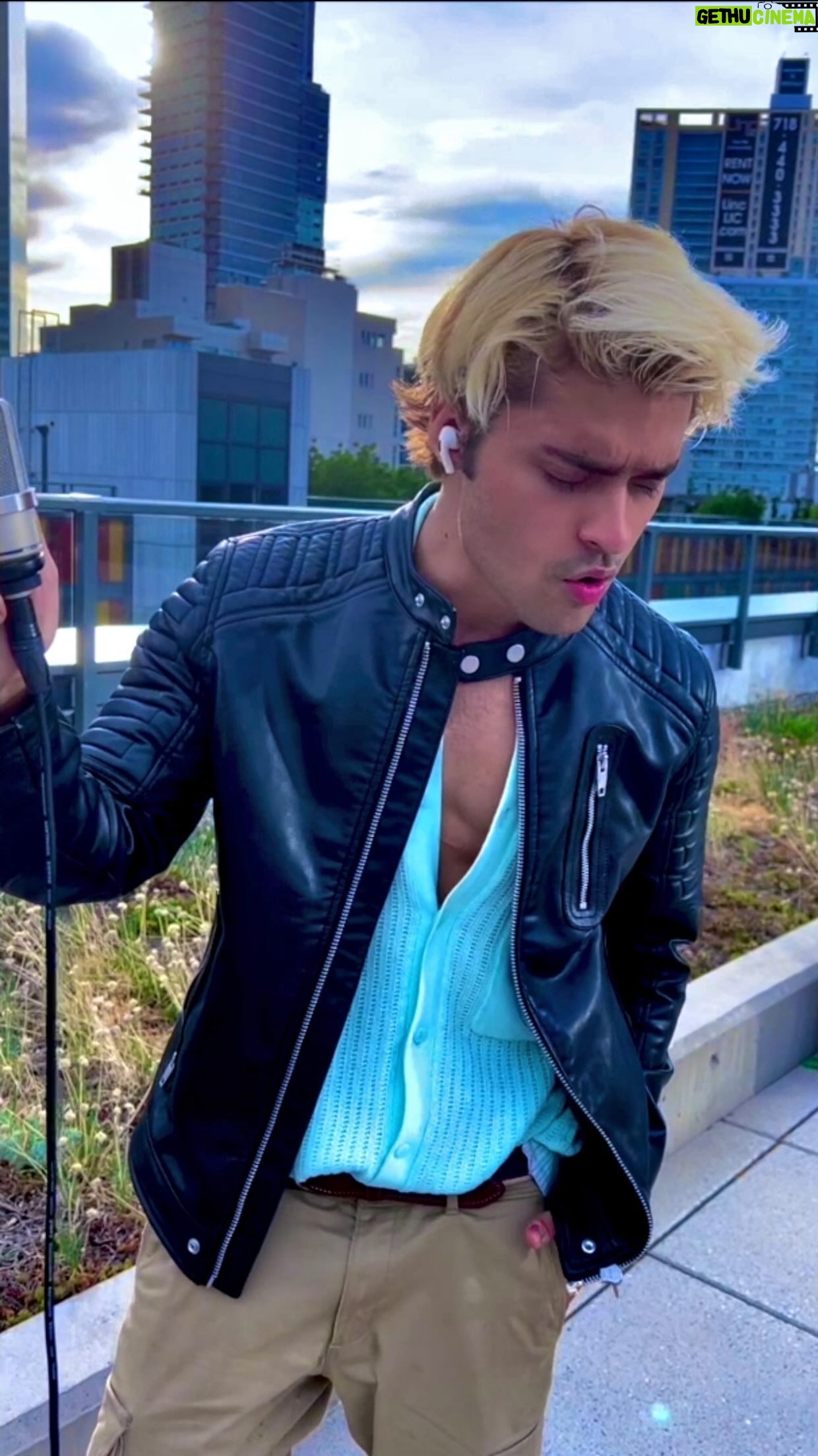 Aryaan Arora - 44.1K Likes - š¤
šø @mikeyangofficial