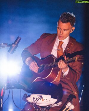 Asaf Avidan Instagram - The ICHNOLOGY Tour style code: Vintage 1940s suits, vegan leather shoes and accessories. 
Jewelry by @bevano_jewelry