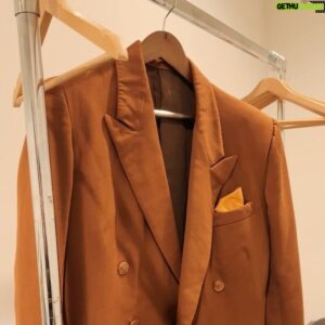 Asaf Avidan Instagram - The ICHNOLOGY Tour style code: Vintage 1940s suits, vegan leather shoes and accessories. 
Jewelry by @bevano_jewelry