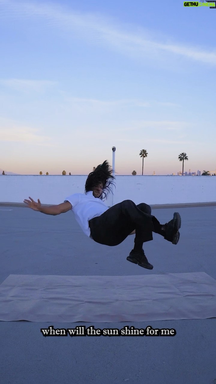 Asaf Goren - 548 Likes - Made a new song while I break.. Been sad lately, feel like music and breakin’ helps me get outta my head for a bit
Hope u like it