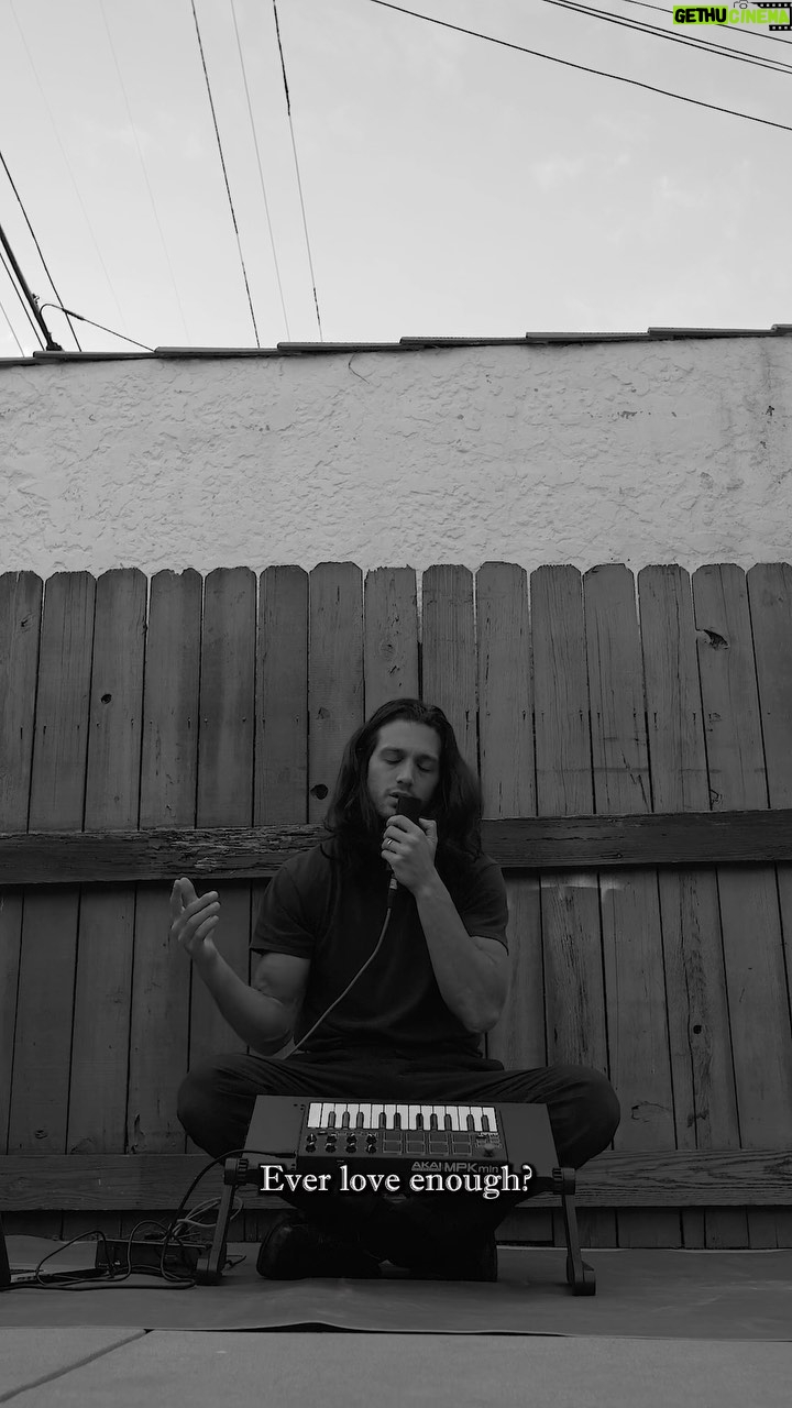 Asaf Goren - 556 Likes - Since October I’m not the same. I feel free. Free to be sad , yes it feels good to get likes and followers and all that. But I realize that I make music and share it because this is the gift the I want to bring from myself to the world🖤
#musicproducer #breaking #sad #bboy #newsong