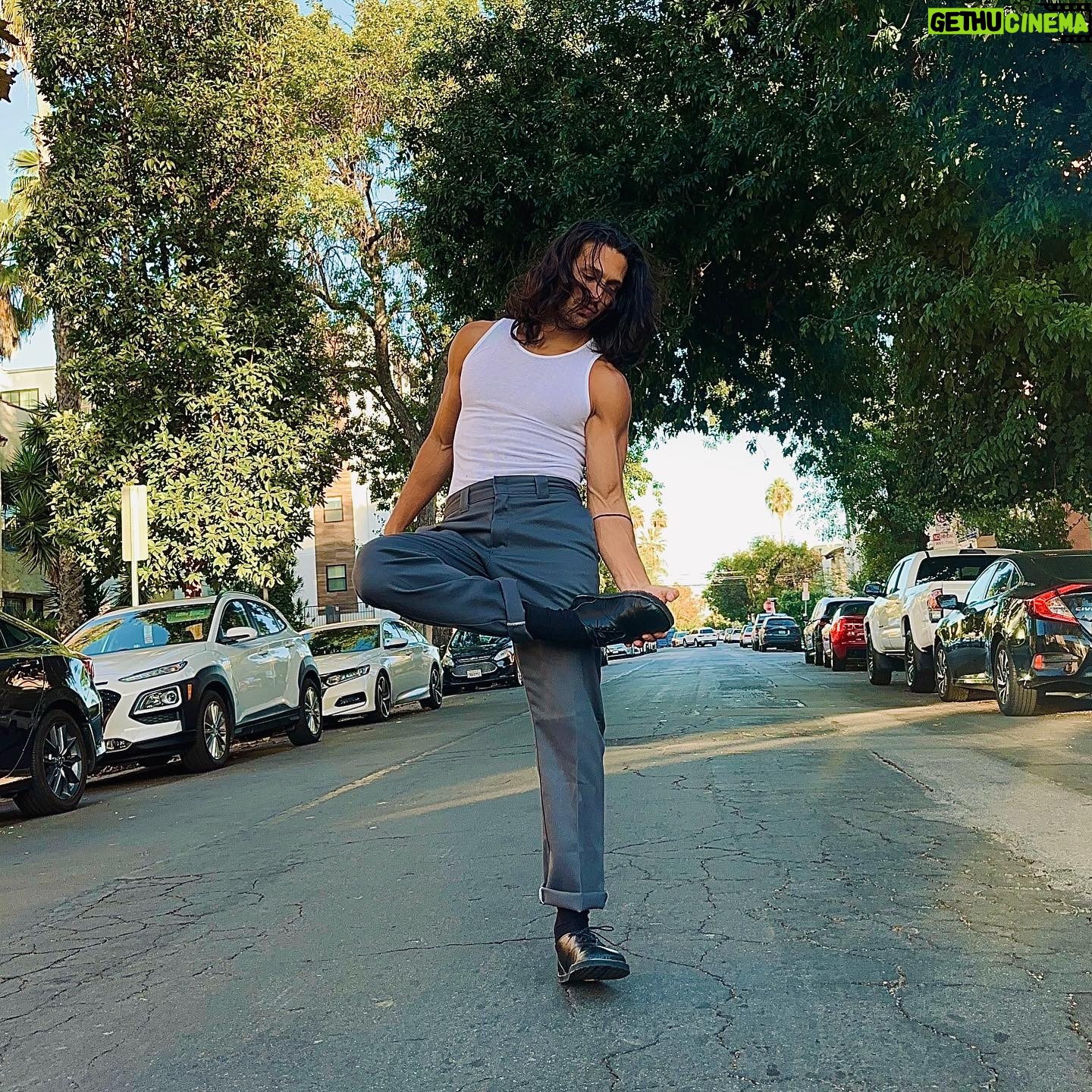 Asaf Goren - 409 Likes - sun is out ☀️
Big shout out to @softstarshoes for hooking me up with those beautiful Hamilton