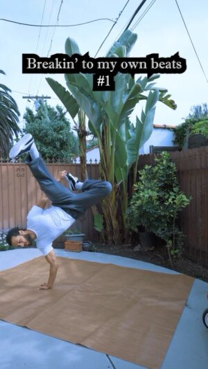 Asaf Goren Instagram - Breaking’ to my own beats 

#Musicproducer #bboy #beatmaker #breakin’
