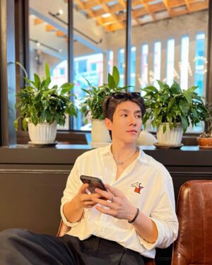 Asavapatr Ponpiboon Instagram - เจอได้ตามวัดครับ เพราะขอพรนานมาก 🥹