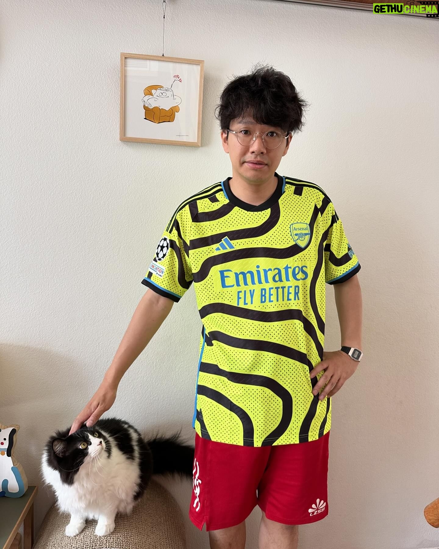 Asei Miki - 9K Likes - なんと、、アーセナルの冨安選手からサイン入りユニフォームが家に届きました!
トミー、、、なんて人や、、、。
寝起きの眠気ぶっ飛んだ!
嬉しすぎて、家走り回った!!
トミー!ありがとう!トミーー!!
かっこええ、、、。
#arsenal
#アーセナル
#冨安健洋 選手
#トミー
#サッカー日本代表