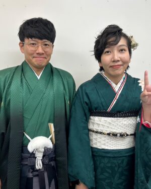 Asei Miki Instagram - 振袖姿のゴージャス松野さんとツーショット撮ってもらいました⭐︎

#ゴージャス松野さん