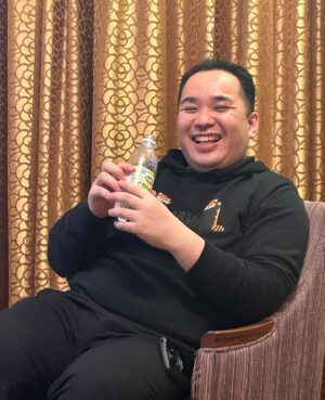 Asei Miki Instagram - 宮城と長野のDENDOツアーの思い出は、
内海さんが僕の部屋に来て、AVのめっちゃエロい話してきたことです。
#内海さん