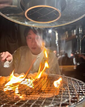 Asei Miki Instagram - 昨日ヤジマリーご夫妻にご飯に連れて行ってもらいました。
ヤジマリーさんが「焼き方は俺に全部任せて！俺全部知ってるから！」って言うて、ホルモン焼き始めたらすぐに店員さんが来て「その焼き方しちゃうとちょっと、、、」と言い焼き方を教えてくださいました。店員さんが焼いてくださいました。
ヤジマリーさんは「あ、あ、、あ、、すみません」と言い、奥様はめちゃくちゃ苦笑いされてました。

ヤジマリーさんは間違ったホルモンの焼き方をされてました！

#ヤジマリーご夫妻
#ヤジマリーさんは間違ったホルモンの焼き方をされてました
#ヤジマリーさんは間違ったホルモンの焼き方をされてました
#ヤジマリーさんは間違ったホルモンの焼き方をされてました