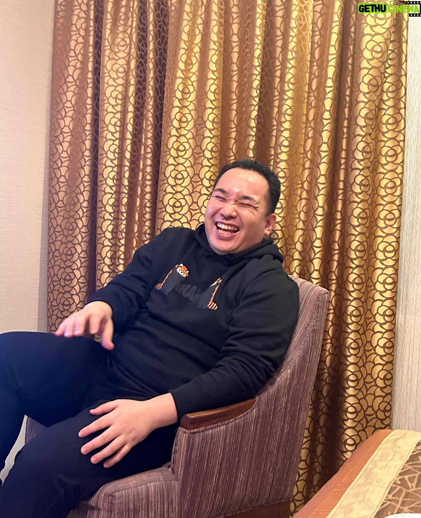Asei Miki - 7.8K Likes - 宮城と長野のDENDOツアーの思い出は、
内海さんが僕の部屋に来て、AVのめっちゃエロい話してきたことです。
#内海さん