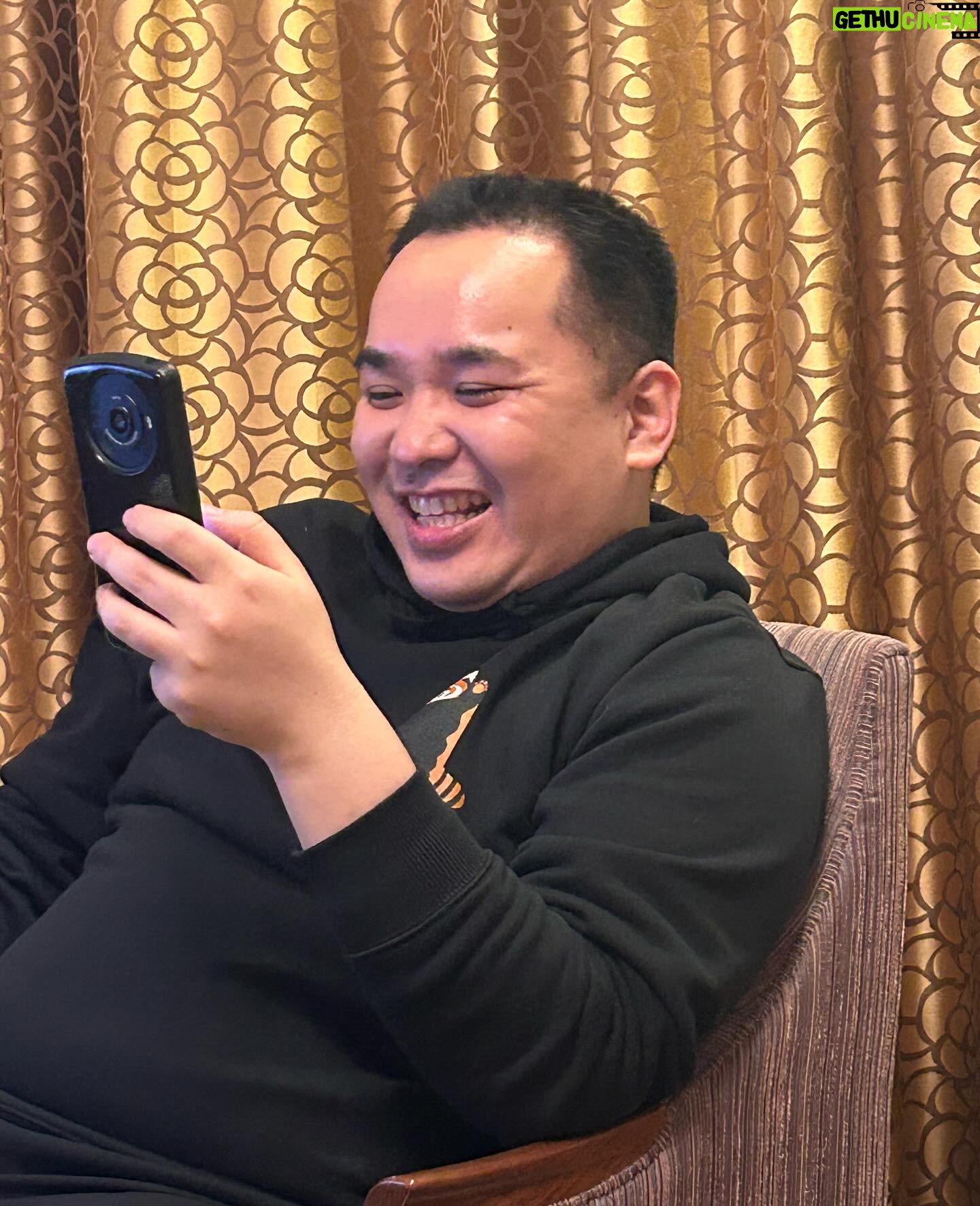 Asei Miki - 7.8K Likes - 宮城と長野のDENDOツアーの思い出は、
内海さんが僕の部屋に来て、AVのめっちゃエロい話してきたことです。
#内海さん
