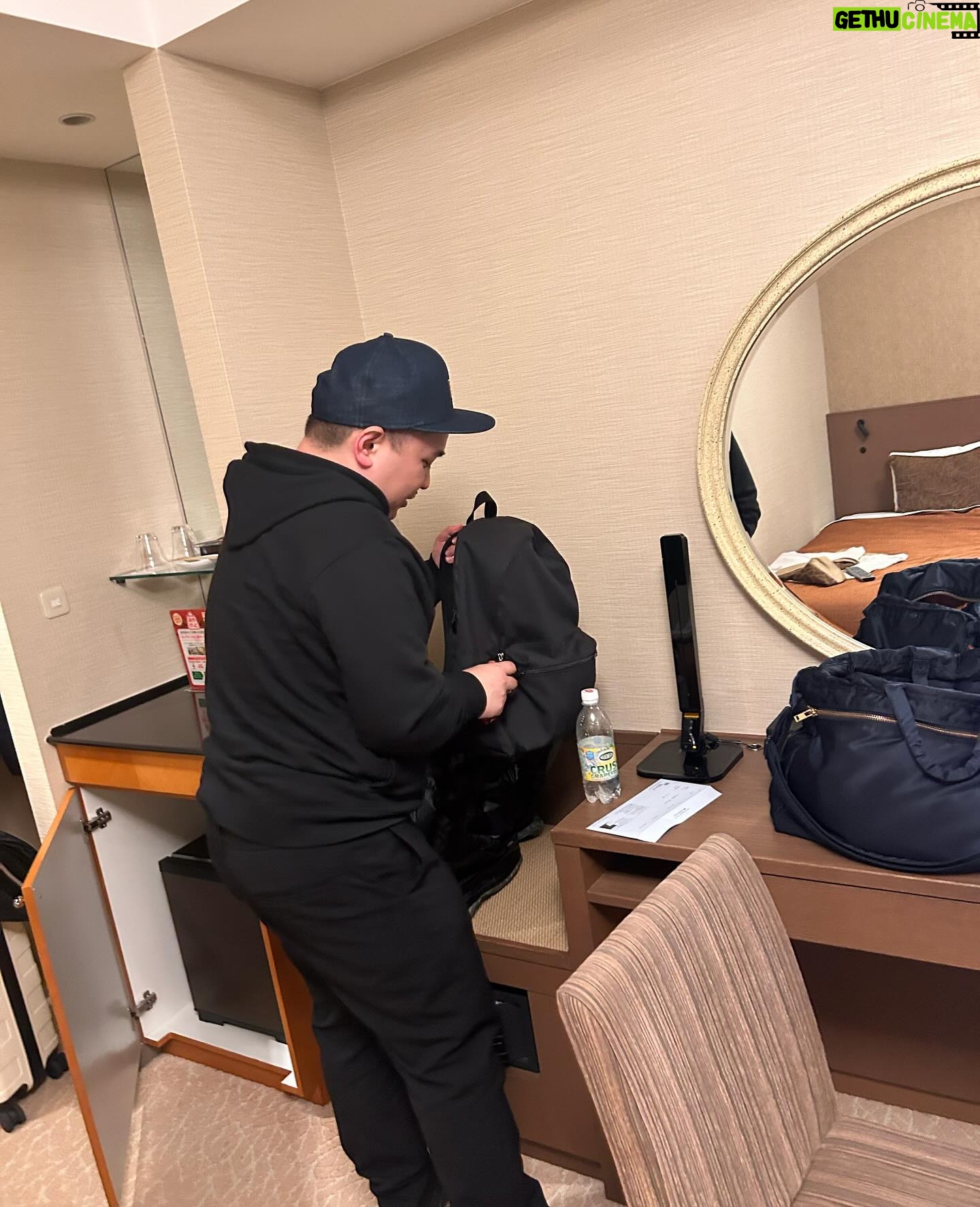 Asei Miki - 7.8K Likes - 宮城と長野のDENDOツアーの思い出は、
内海さんが僕の部屋に来て、AVのめっちゃエロい話してきたことです。
#内海さん