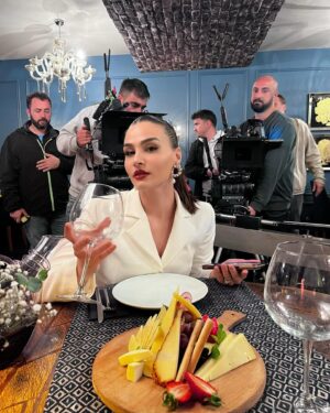 Asena Girişken Instagram - Şundanbundanoradanburadan.