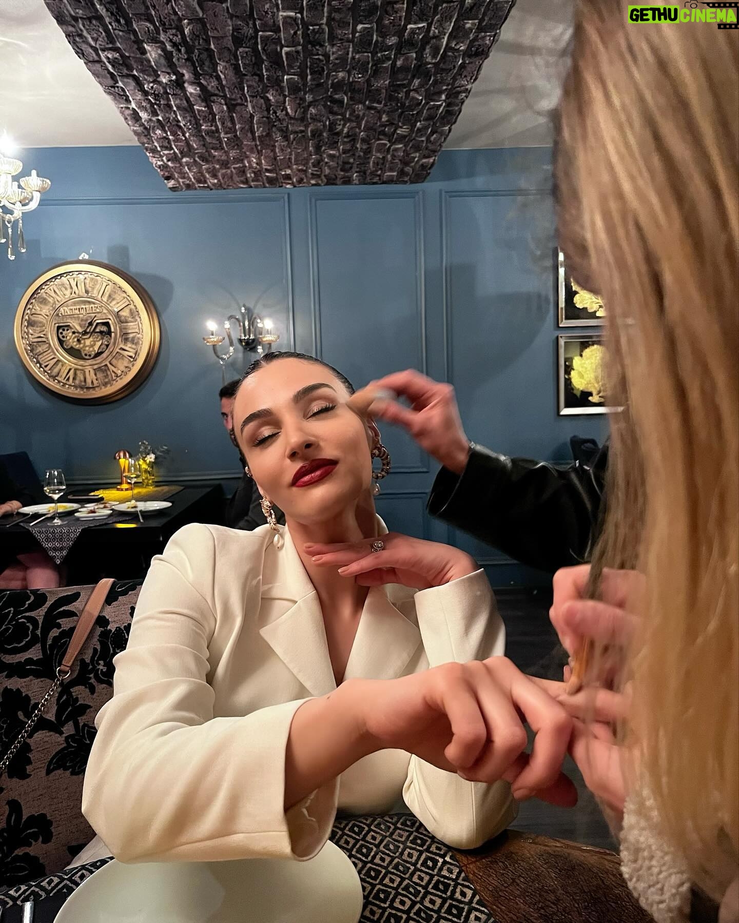 Asena Girişken - 5.1K Likes - Şundanbundanoradanburadan.