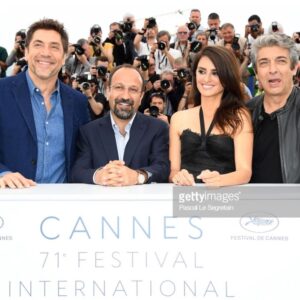 Asghar Farhadi Instagram - Everybody Knows photocall. Cannes 2018 | مراسم فوتوکال «همه می‌دانند» امروز در فستیوال کن 
#cannes2018 #asgharfarhadi #everybodyknows #todolosaben #penelopecruz #javierbardem #ricardodarin