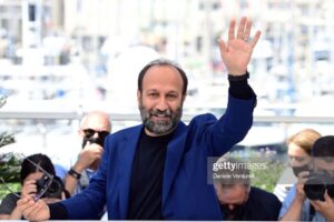 Asghar Farhadi Instagram - .
اصغر فرهادی، الکساندر ماله‌گی، امیر جدیدی، و سارینا فرهادی در مراسم فوتوکال فیلم «قهرمان» امروز در فستیوال کن

#AsgharFarhadi #AHero #Cannes2021