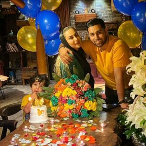Ashkan Darvishi Instagram - .
🎂
دوستان عزیزم ممنونم بابت تبریک های تولدم و از خدا میخوام تک تک آرزوهاتون خاطره بشن🙏👑💎
مهشید جان با معرفتم ؛ بهترین رفیقم ؛ ممنون که همیشه حال دلمو خوب میکنی بهترینم ؛ بودنت برای دنیای من کافیه عزیز دلم👑💎💙دوست دارم
@mahshidkhosravii 
نیکان جان خوشگلم طبق معمول کیک میخوره😉😅
@nikandarvishi 
پ.ن : عکس ها مربوط به بیست و چهارم شهریور روز تولدم🎂🎂🎂
#تولد #تولدم_مبارک #تولدمه #مهشید_خسروی #اشکان_درویشی