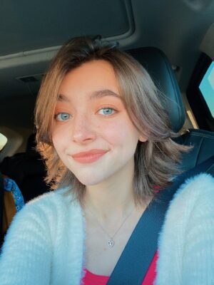 Ashley Boettcher Instagram - Idk y’all, I kinda miss the short hair… should I cut it? 👀