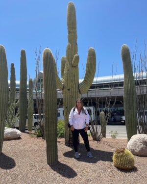 Ashley Davies Instagram - Food Stars take on Saguaro National Park in Tucson, AZ. 🌵

Join us for thrills, drama, and a little bit of heat stroke tonight on #FoodStars

@realityclubfox @foodclubfox @foodstarsfox @gordongram @saguaronationalpark #foodstars #eathappygrub #nationalpark #saguaronationalpark #momboss