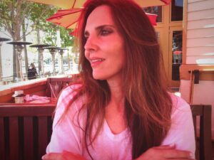 Ashley Laurence Instagram - Wishing everyone the best day. 🕊️✨💫