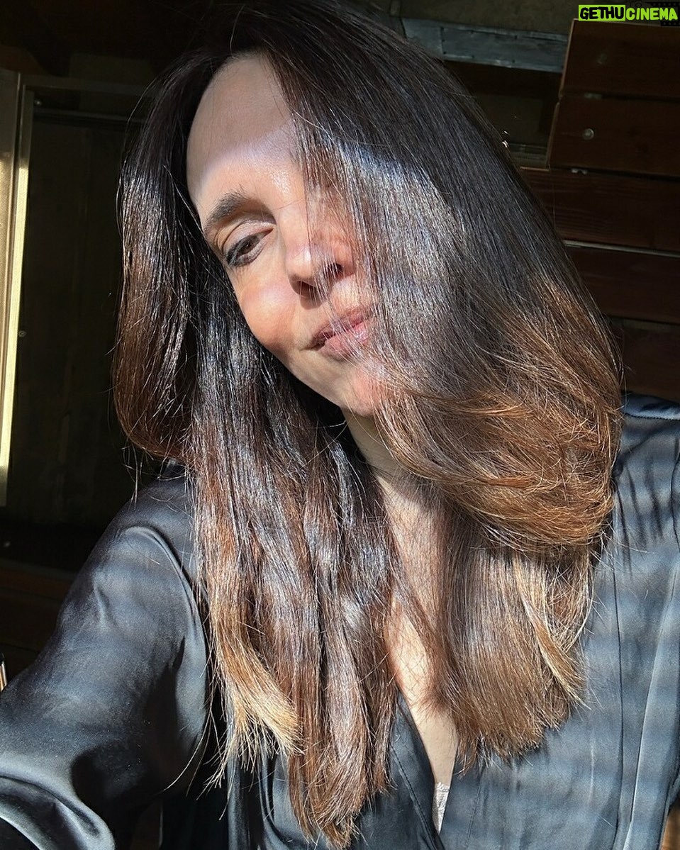 Ashley Laurence - 2.8K Likes - Winter coat. ⭐️✨💫
Thank you @_hair_by_leila__ and @carolvasquezprince at @chrismcmillanthesalon