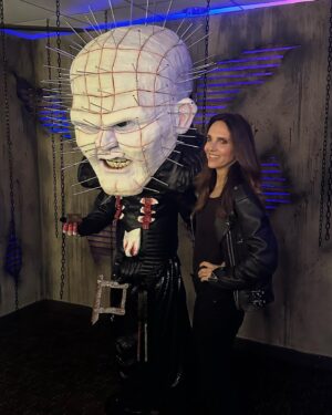 Ashley Laurence Instagram - Checkout this gorgeous costume at @daysofthedeadhorrorcon! Fantastic!🔥