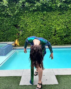 Ashley Platz Instagram - It’s giving underwater superhero. And a little mess. #HairFlip @nadinemerabi