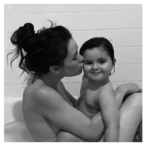 Ashlynn Yennie Instagram - 🎉5!!!!🎉 Holy WOW! I can’t believe 5 years ago at 3:05 am Halloween morning I birthed a beautiful baby girl in a tub full of warm water, surrounded by twinkle lights while Michael repeatedly said Lavender to me before I quietly told him to shhhhhhhh in between contractions ( in his defense that was what he was taught to say from our hypnobirthing classes lol ) 
It’s said by many mamas when you give birth your heart is now living outside of your body and that is absolutely what it feels like. She’s the best thing to ever happen to me and continues to be my greatest teacher in life. 🥹❤️🎂
#birthdaybath #halloweenbaby