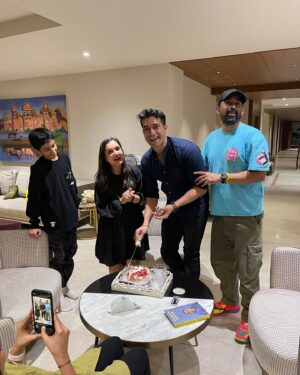 Ashneer Grover Instagram - Fun Saturday with @rannvijaysingha and @harmansingha over at our place ! All the best brothers for all your endeavours - keep rocking !!
