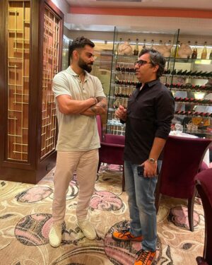 Ashneer Grover Instagram - Just two(too) passionate Delhi boys who like to play on the front foot ! @virat.kohli