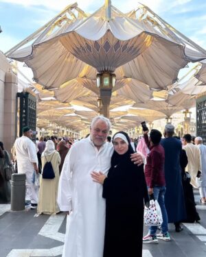 Ashraf Zaki Instagram - الى رفيقتي وصديقتي وحبيبتى روجينا كل لحظه وانتى بخير وعيد ميلاد سعيد وربنا دايما معانا وواقف جنبنا لاننا صادقين وانتى مشوار كفاح ونجاح مشوار تعب واجتهاد مشوار امل وربنا حققلك الحلم حلم الزوجه الوفيه حلم الأم الوفيه حلم النجمه الموهبه كنتى وستظلى سرّ نجاحى