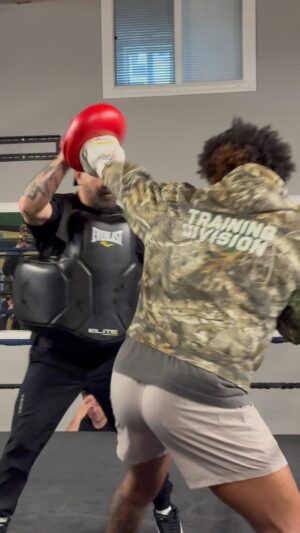 Ashton Sylve Instagram - Fu*k around & find out

Tune in Feb 2nd Live on DAZN
#HardWorkMakesEasyWork